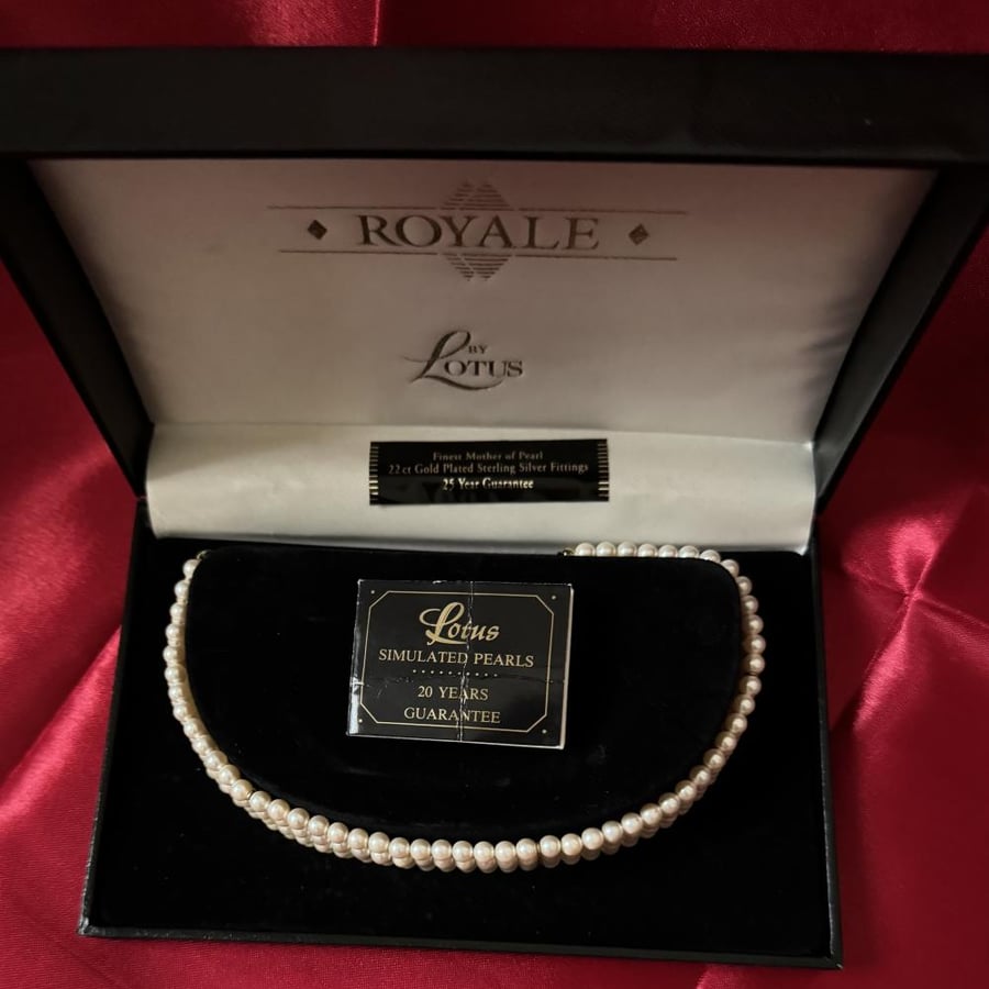 Luxury pearl necklace from the brand Lotus Royale