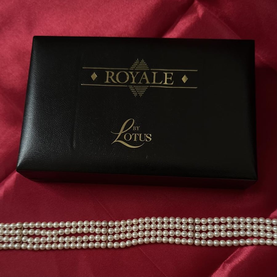 Luxury pearl necklace from the brand Lotus Royale