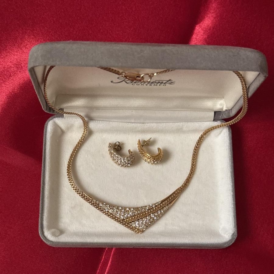 A set from the brand Krementz