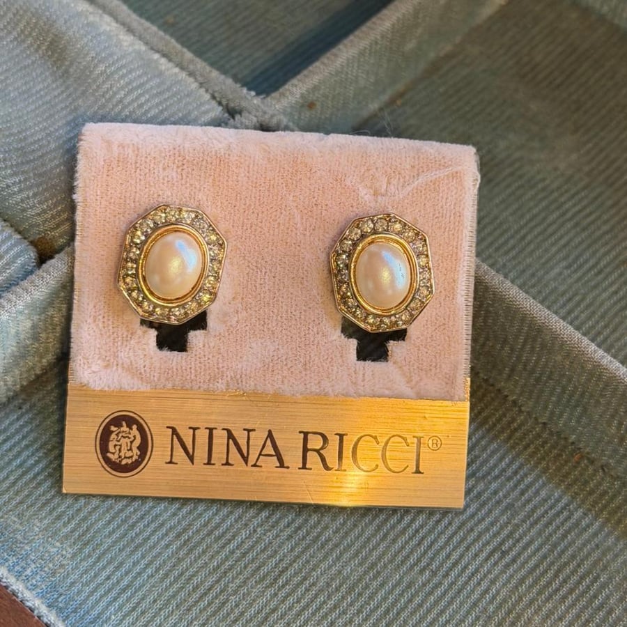 أقراط Nina Ricci Vintage باللؤلؤ والكريستال