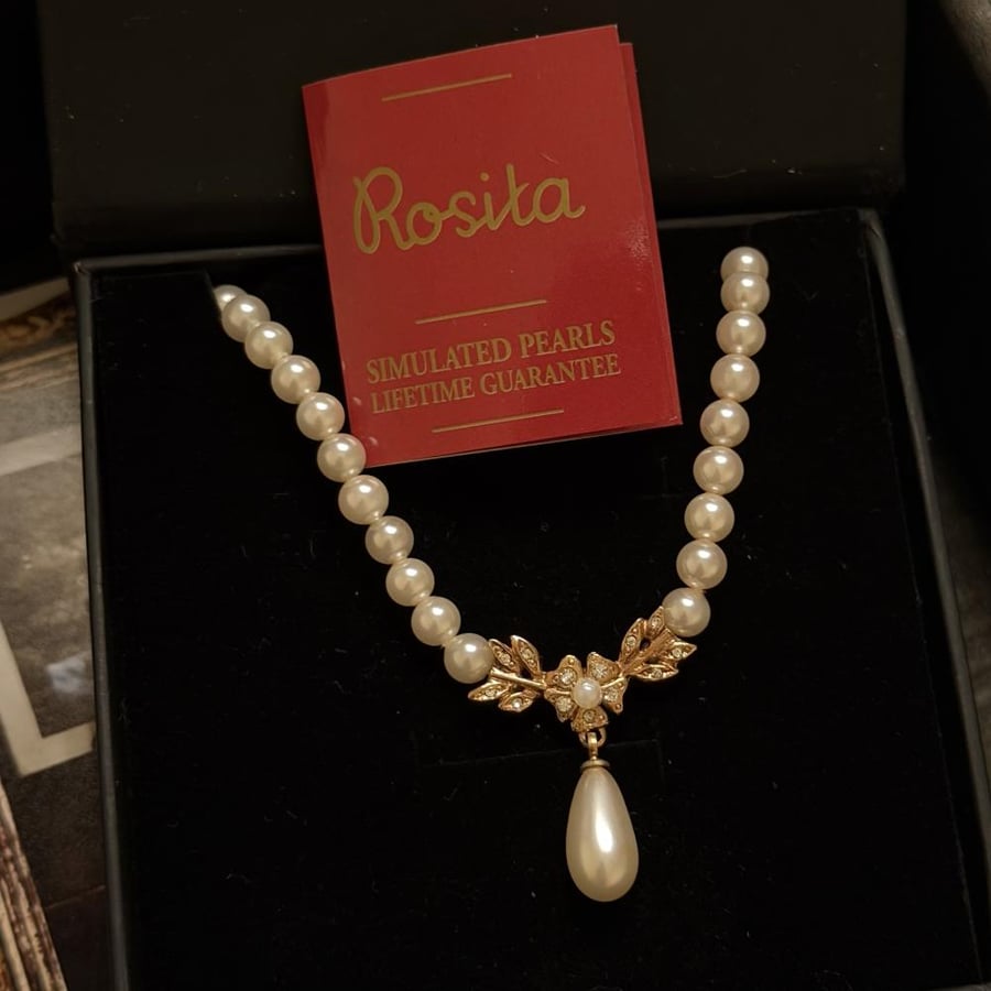 عقد لؤلؤ ماركة من ROSITA