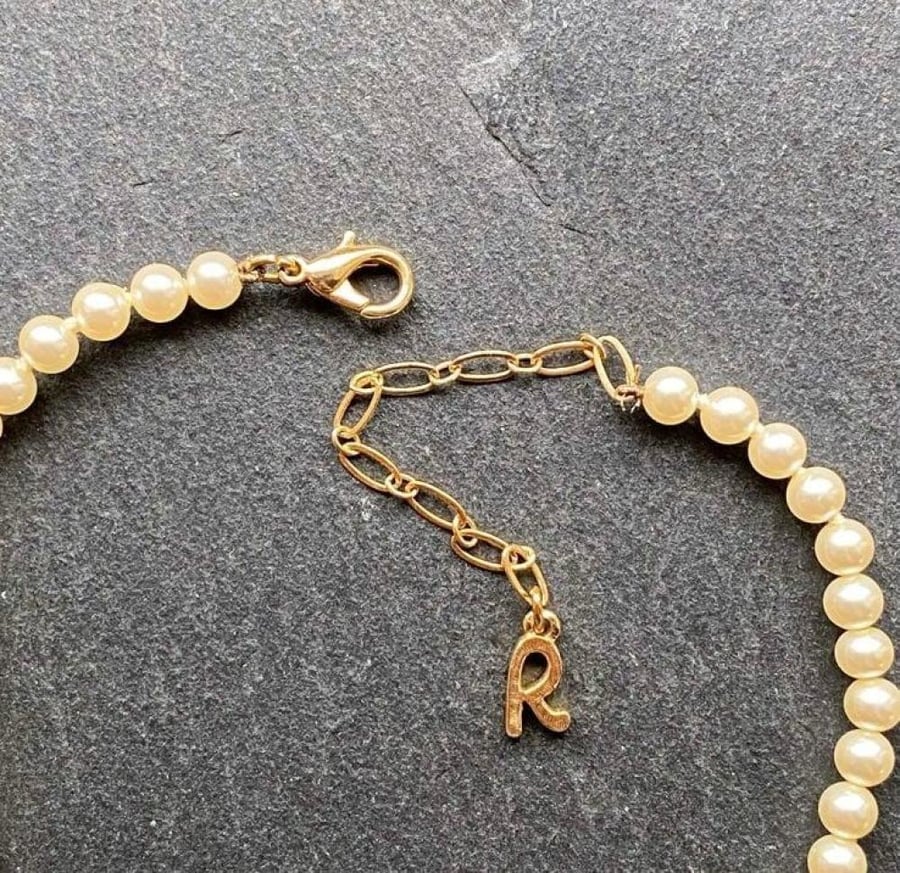عقد لؤلؤ مرصع بكريستال  ماركة Rosita