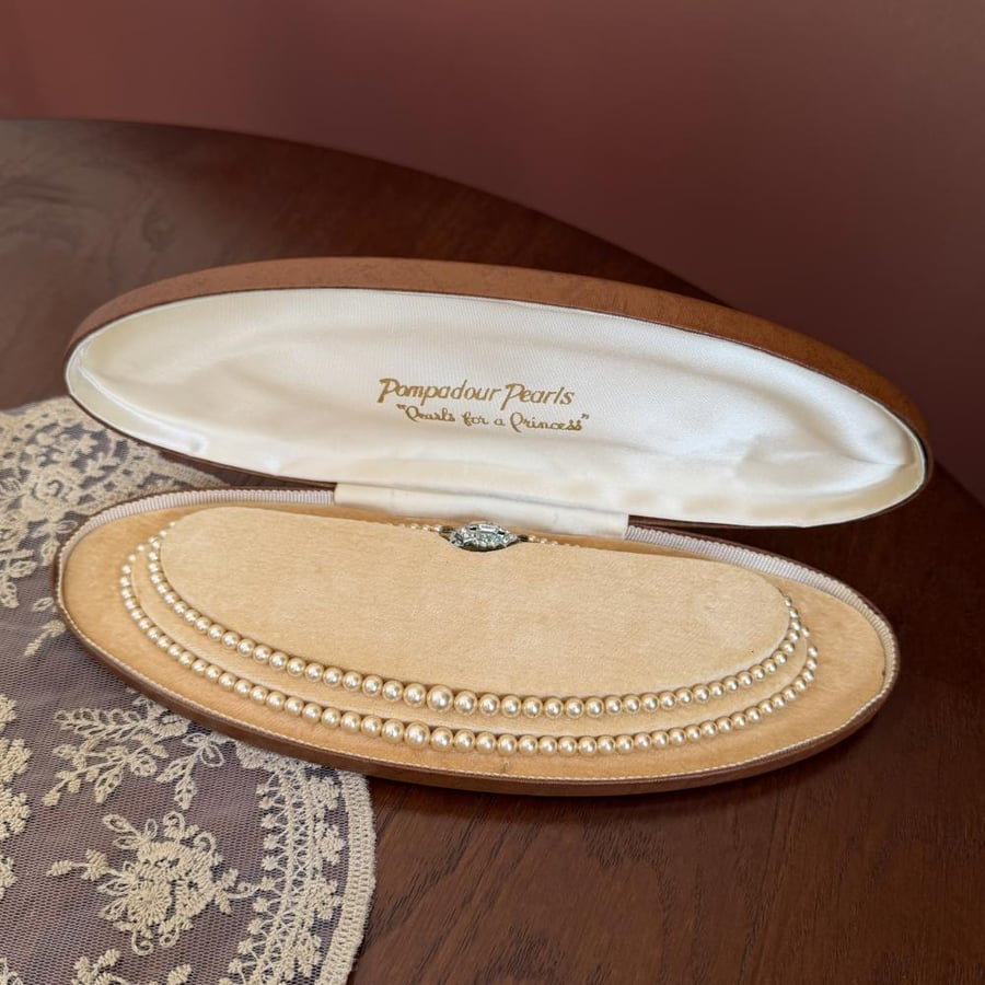 عقد فنتج ماركة Pompadour Pearls
