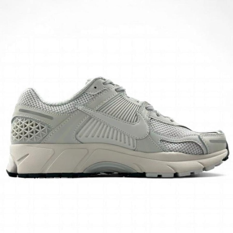 Nike Air Zoom Vomero 5