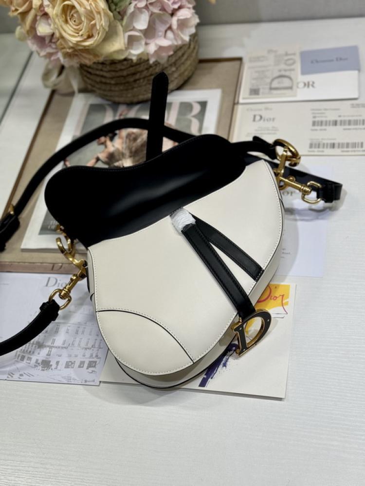 شنطة سادل ديور Dior Saddle