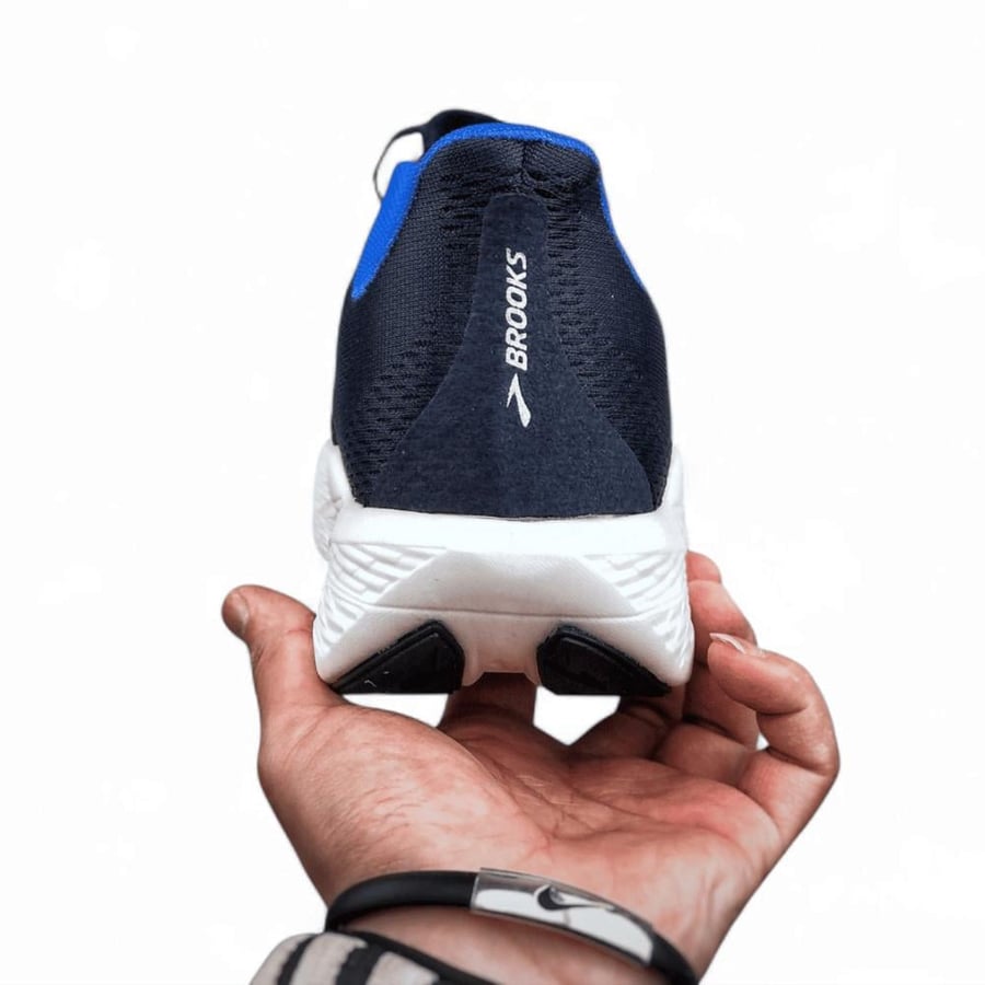 Brooks Hyperion Max 2