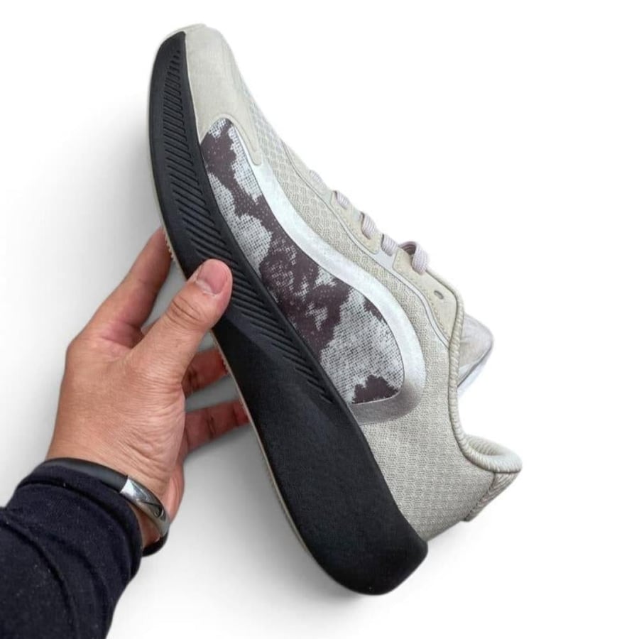 حذاء اديداس هايبربوست إيدج  Adidas Hyperboost Edg بيج مع رمادي للجنسين