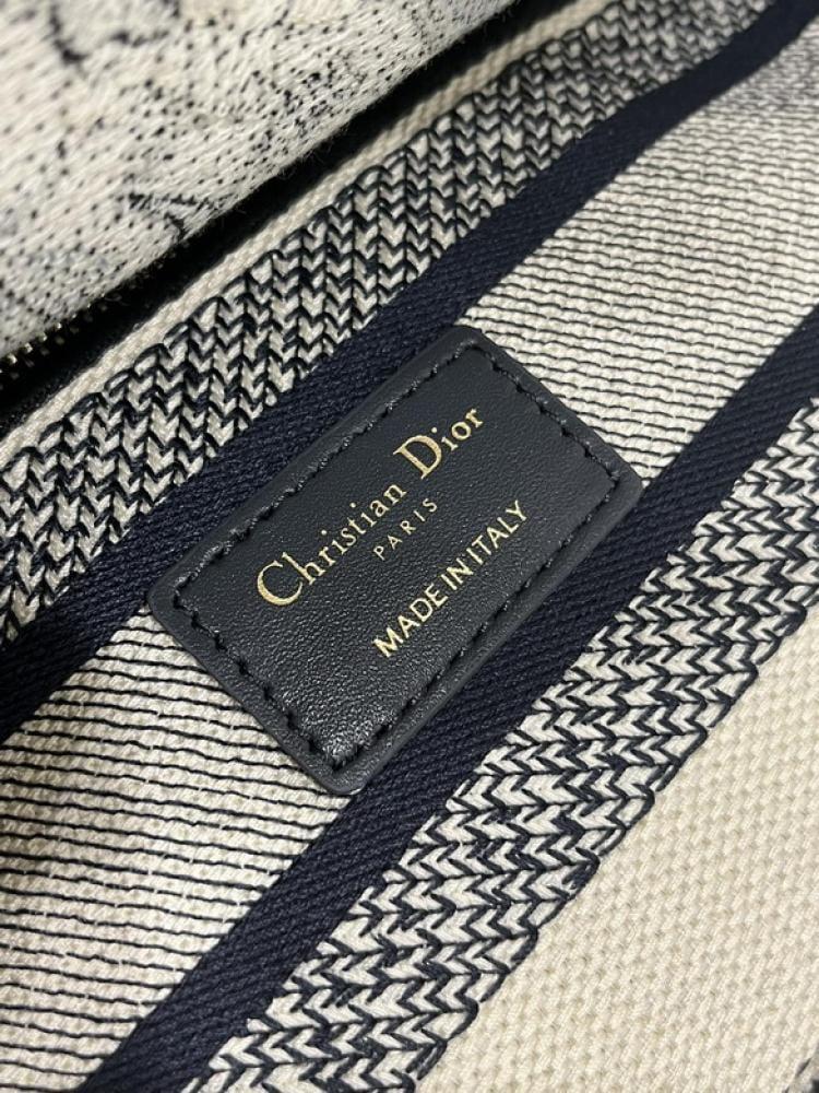 شنطة كريستيان ديور Christian Dior