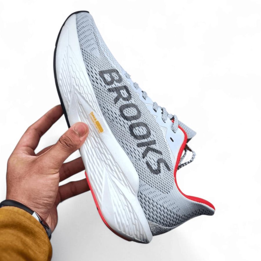 Brooks Hyperion Max 2