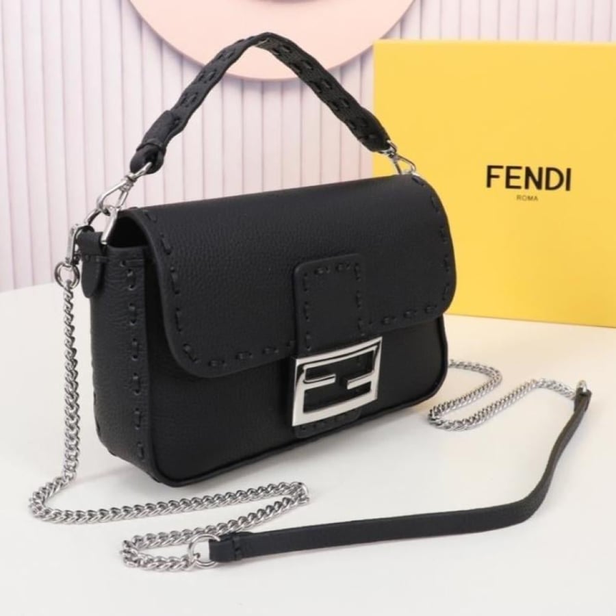 شنطة فيندي باجيت Fendi Baguette