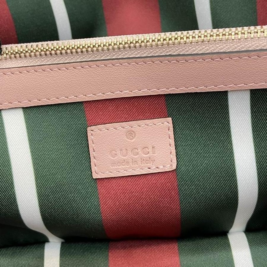 شنطة توت جوتشي متوسطة G G Emblem Medium Tote