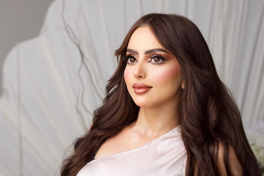 عدسة Bona