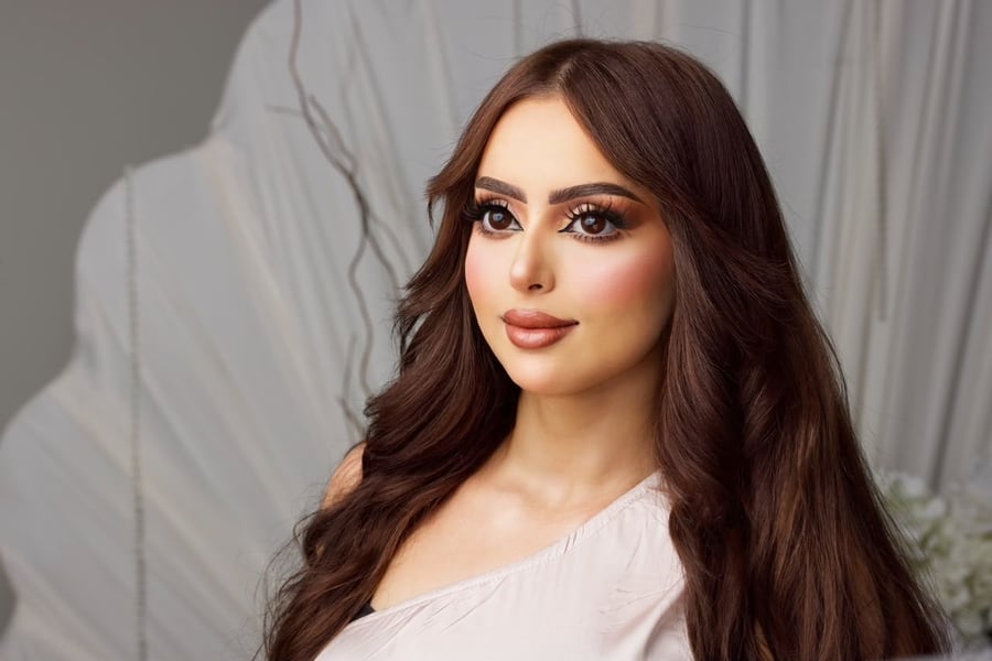 عدسة Bona