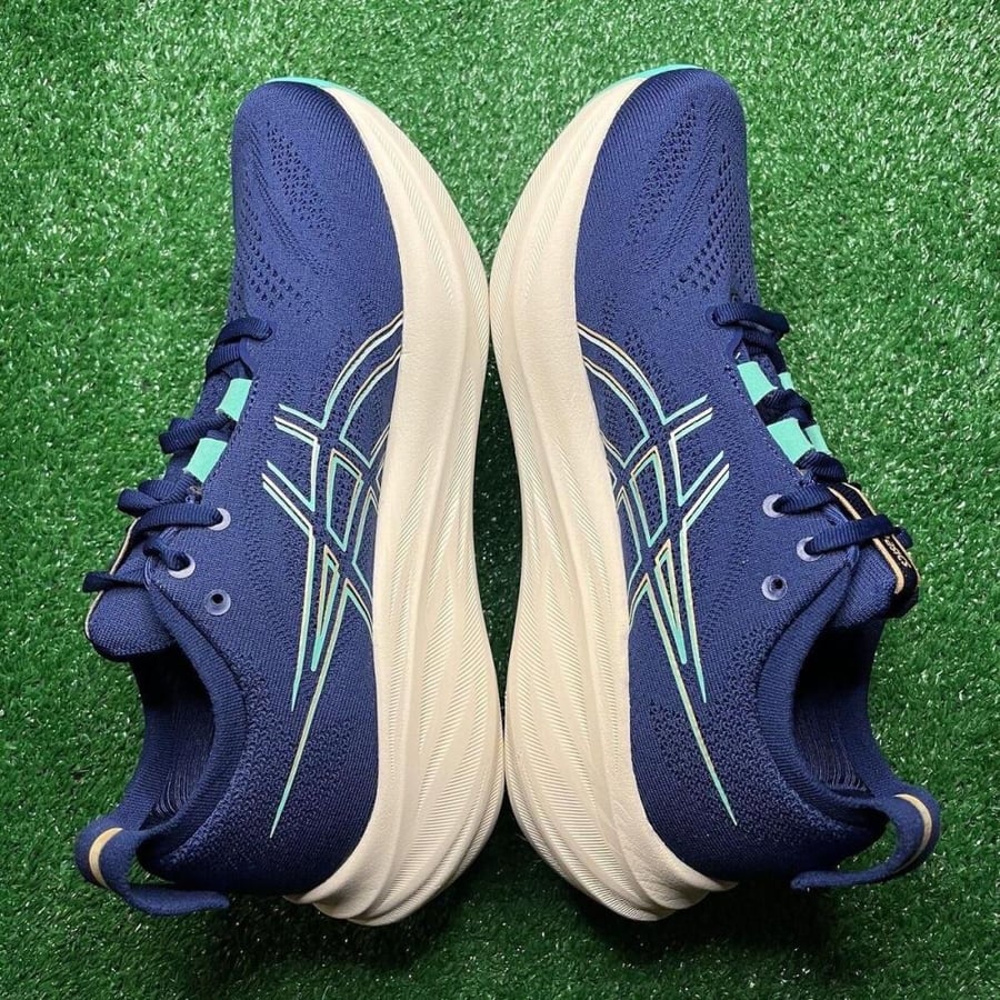ماستر طبق الأصل ASICS