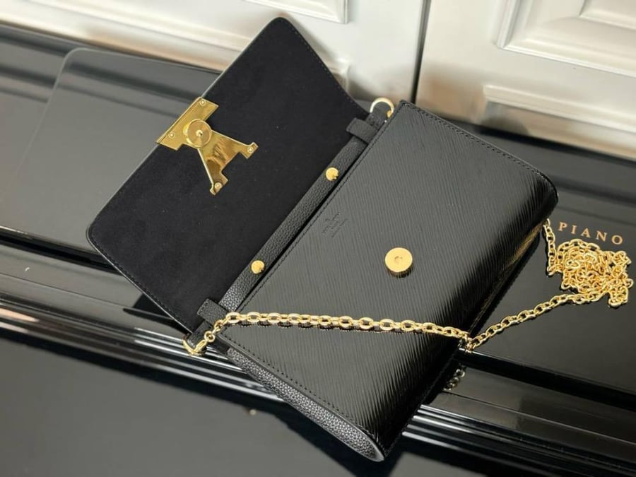 Louis Vuitton Pochette Louise Chain — شنطة لويس فويتون