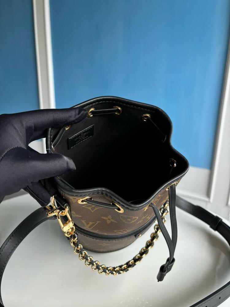 Louis Vuitton Canoe Bag — شنطة لويس فويتون