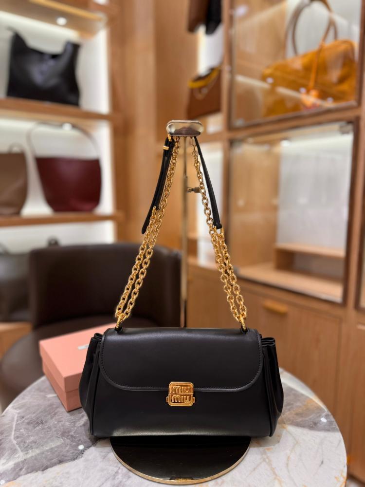 Leather shoulder bag
