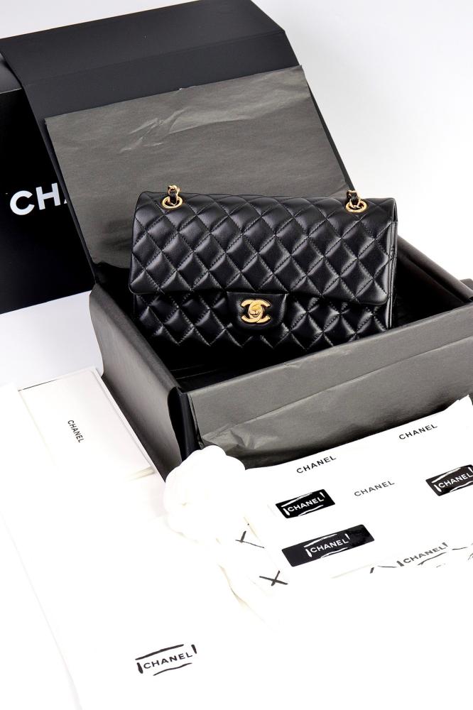 Classic Chanel 25 lampskin