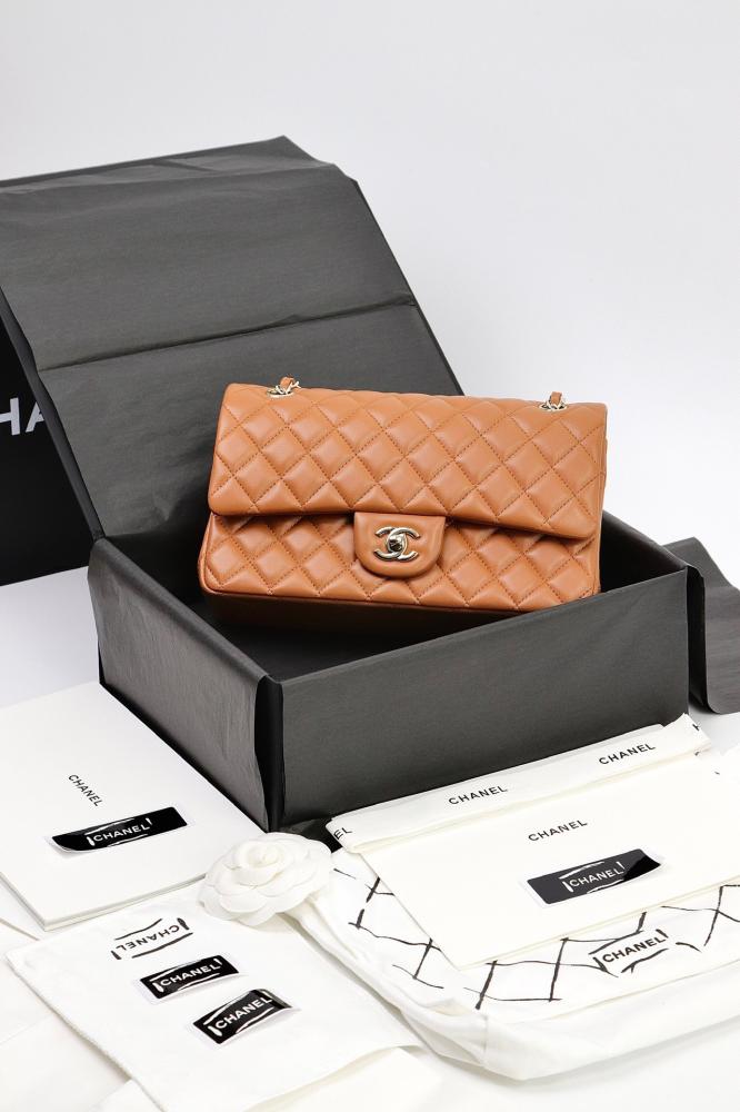 Classic Chanel 25 lampskin