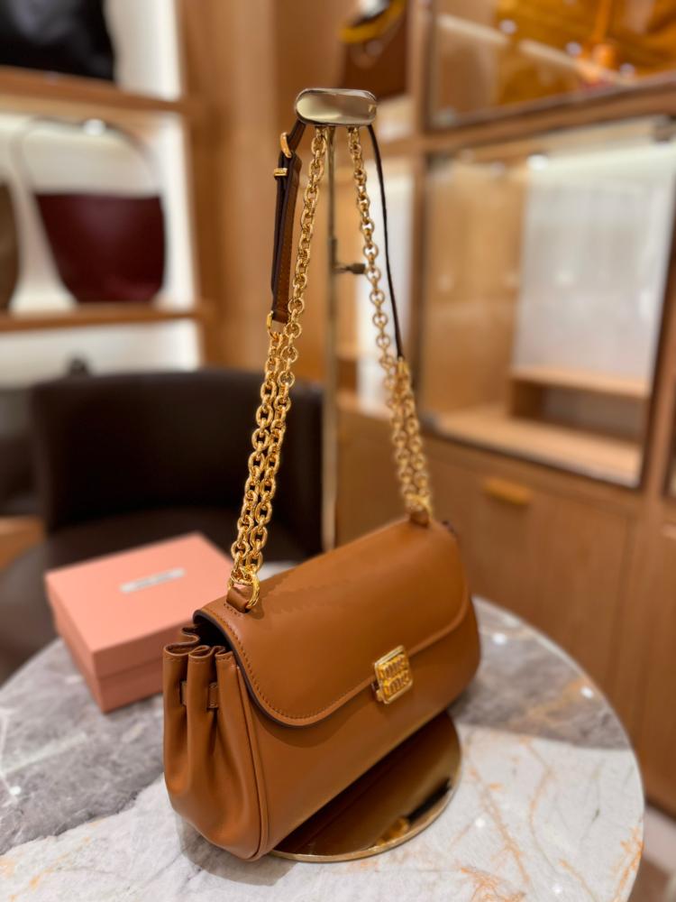 Leather shoulder bag