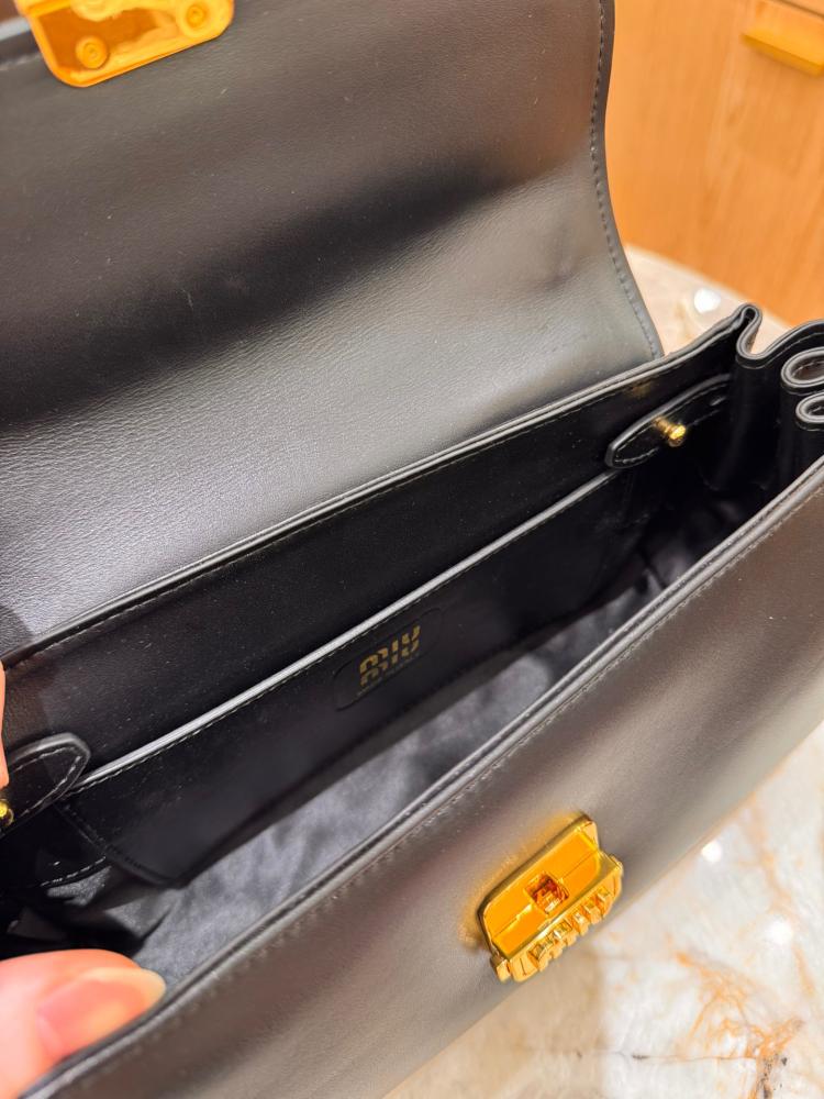 Leather shoulder bag