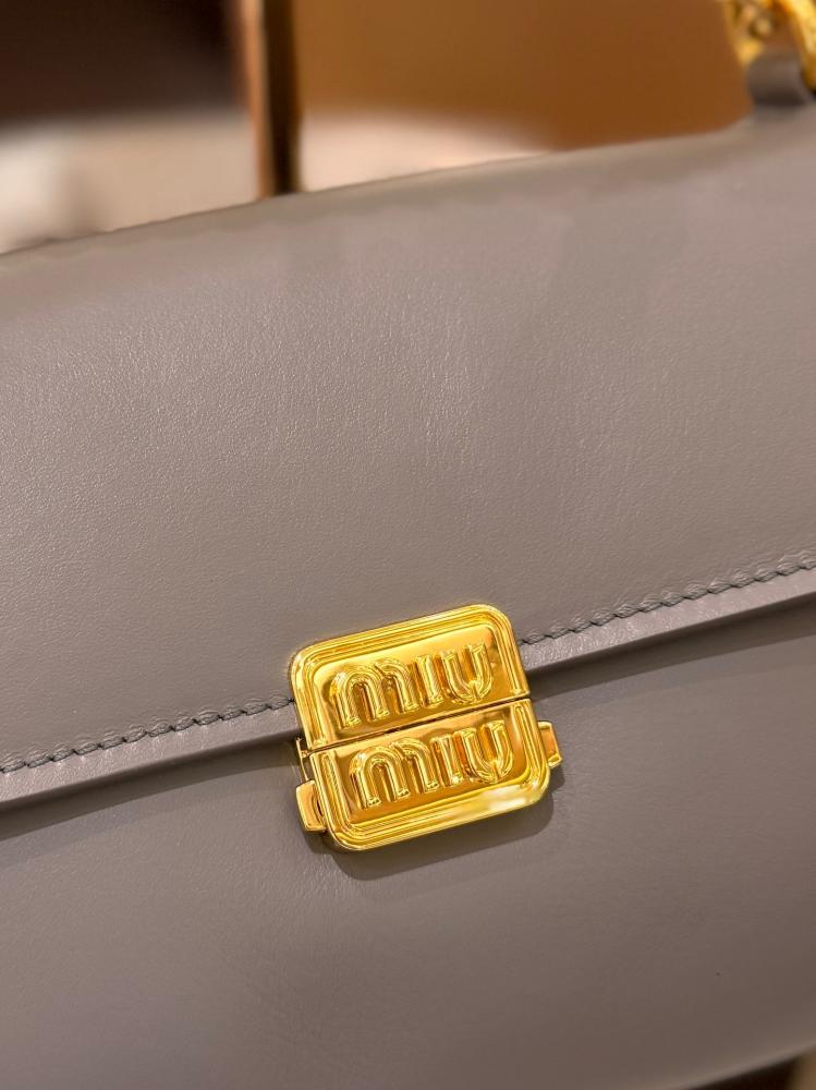 Leather shoulder bag