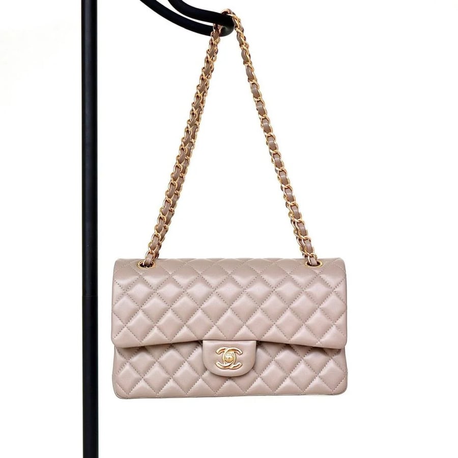 Classic Chanel 25 lampskin