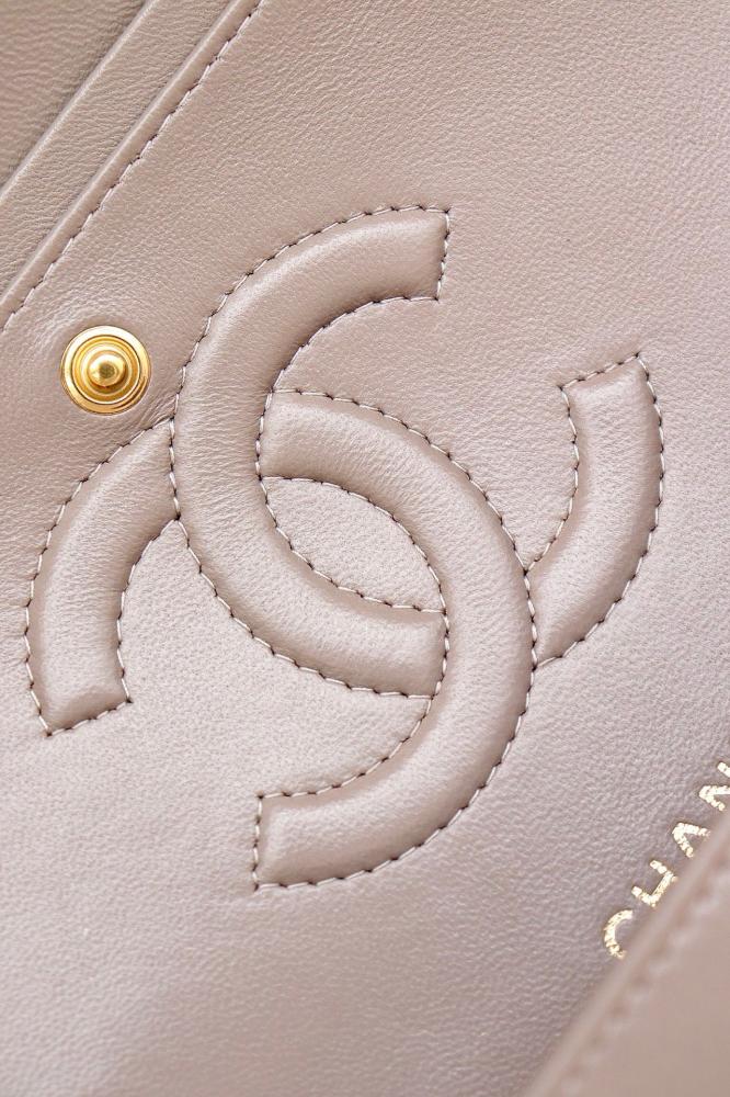 Classic Chanel 25 lampskin