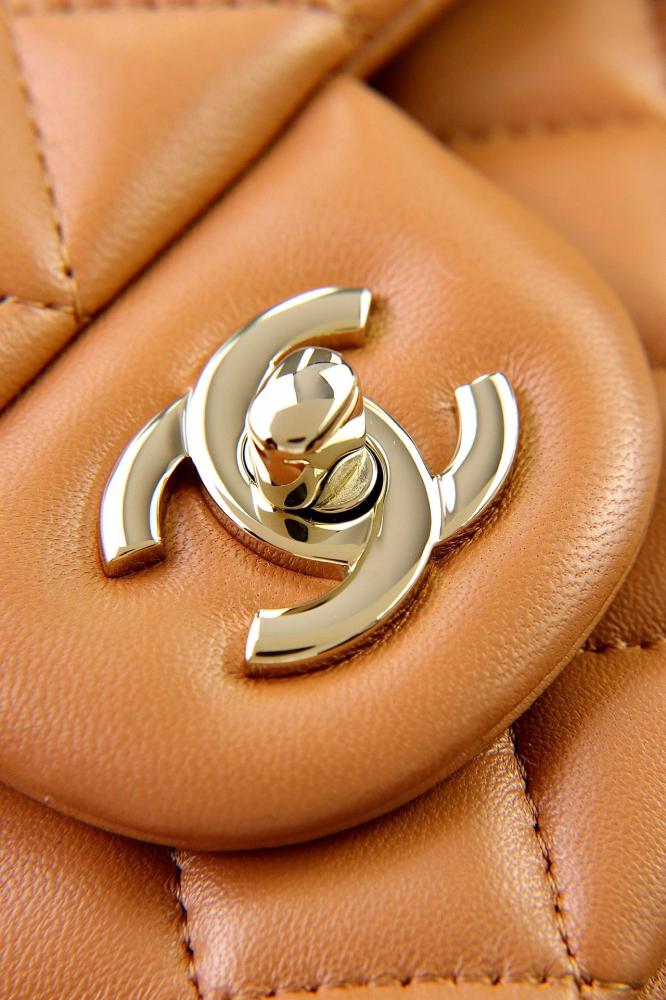 Classic Chanel 25 lampskin