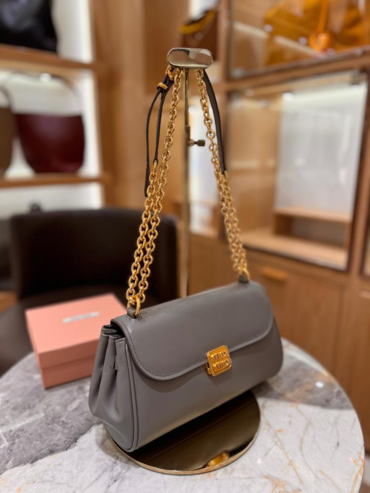 Leather shoulder bag