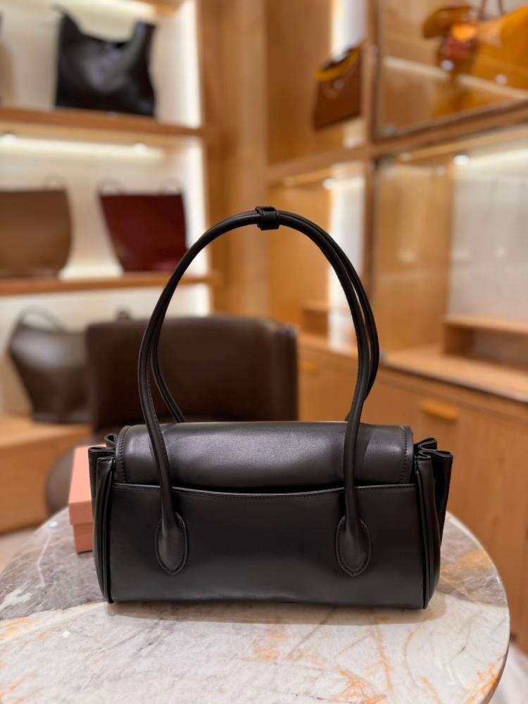 Leather shoulder bag
