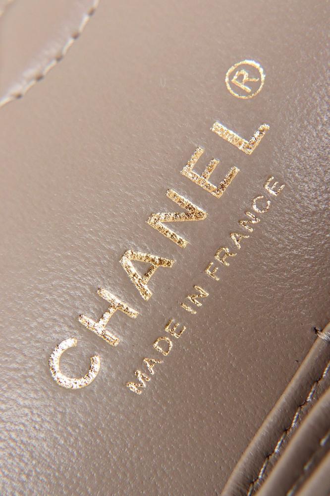 Classic Chanel 25 lampskin