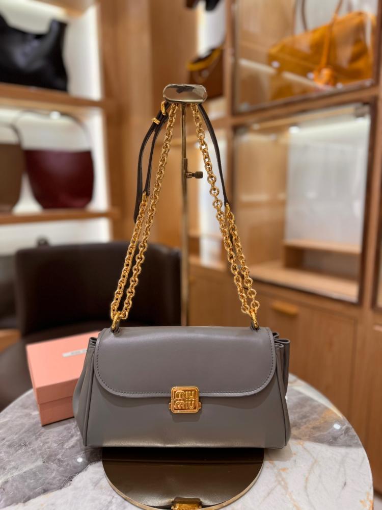 Leather shoulder bag