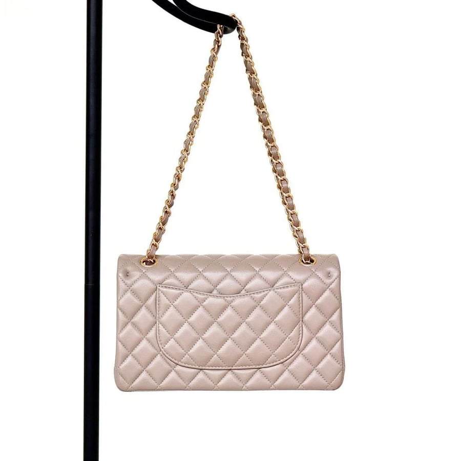 Classic Chanel 25 lampskin