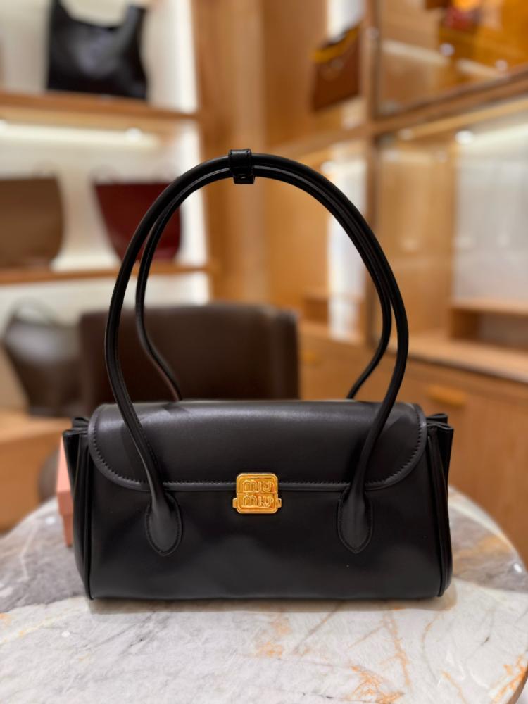 Leather shoulder bag