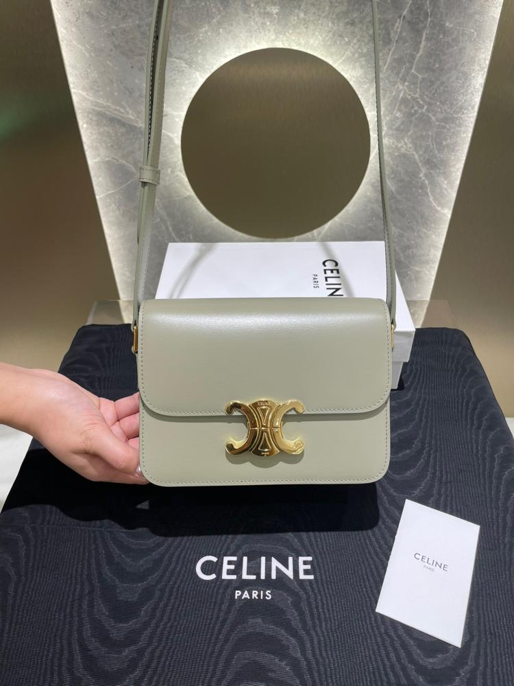 TEEN TRIOMPHE 18