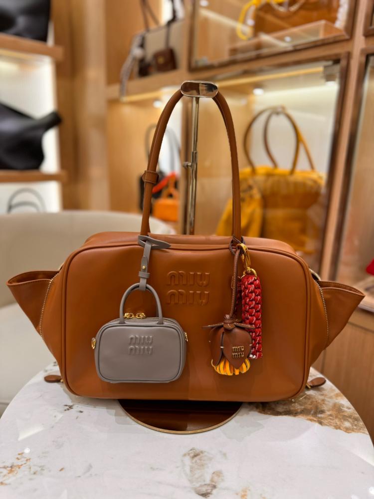Large Leather Beau