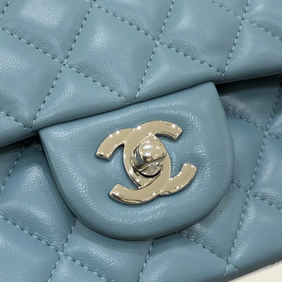 Classic Chanel 25 lampskin