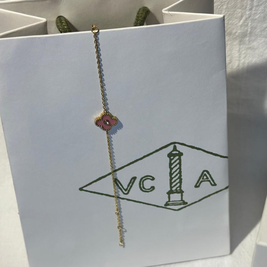 اسوارة VC وردي
