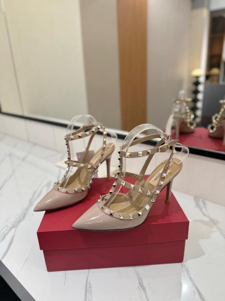 VALENTINO GARAVANI  Rockstud pumps