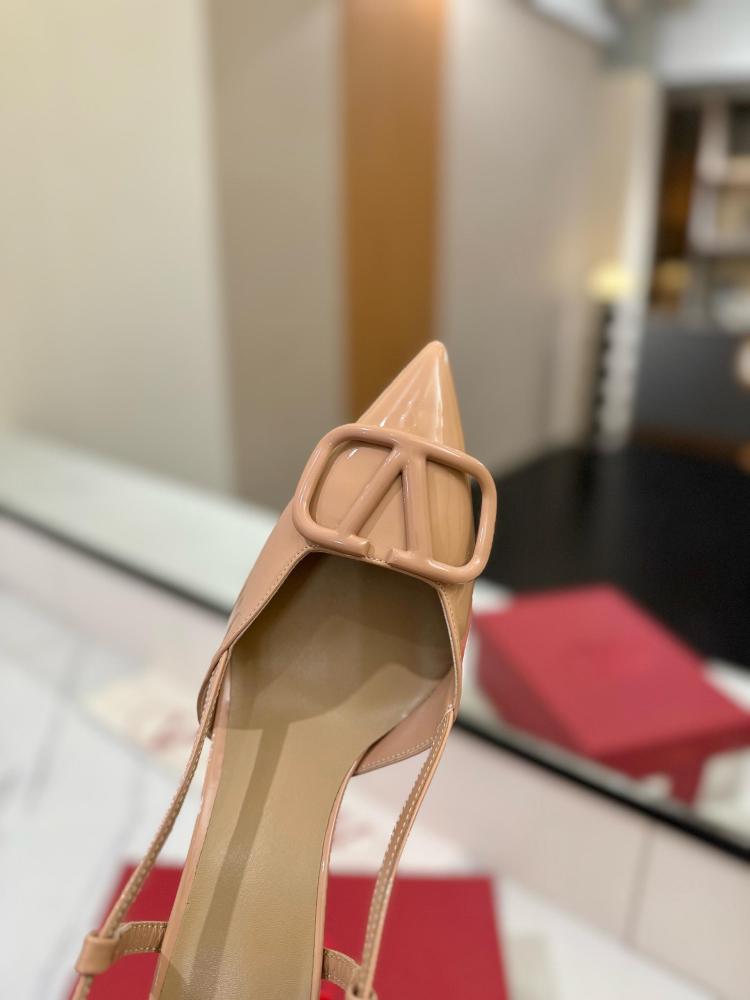 VLOGO SIGNATURE CALFSKIN SLINGBACK PUMP