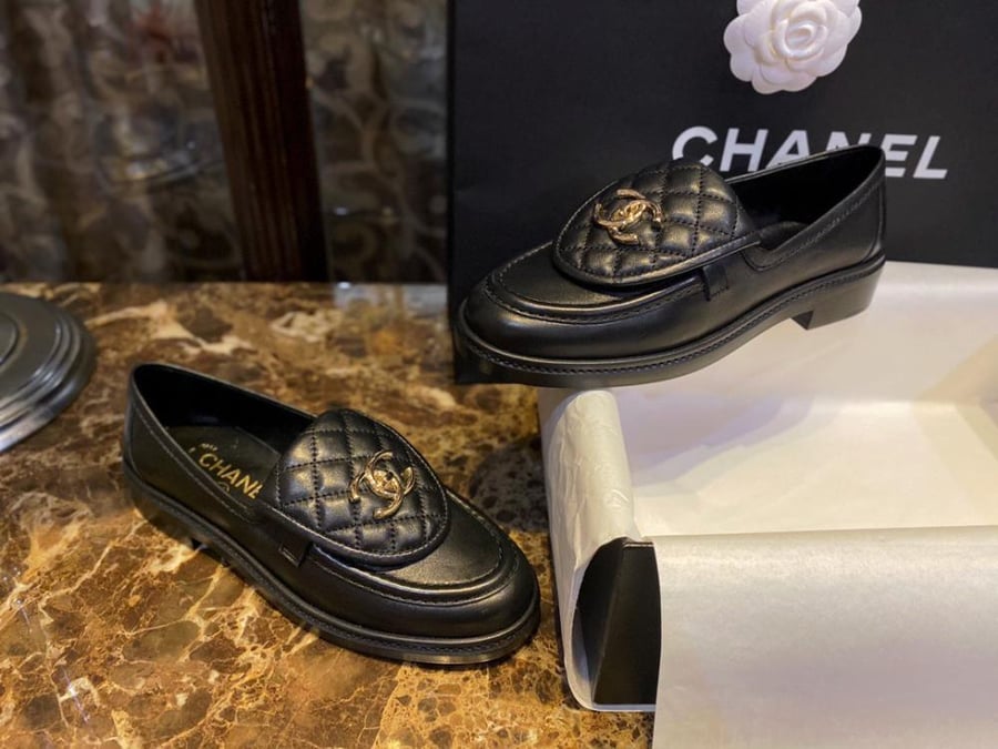 CHANEL BLACK TURNLOCK QUILTED LOAFERS