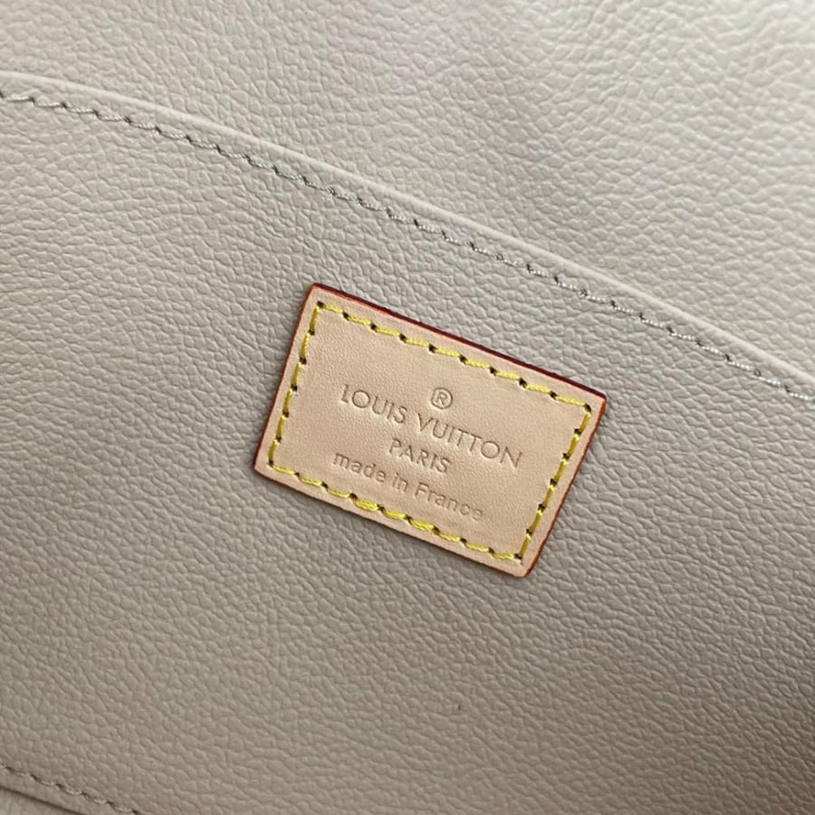 Make up bag lv