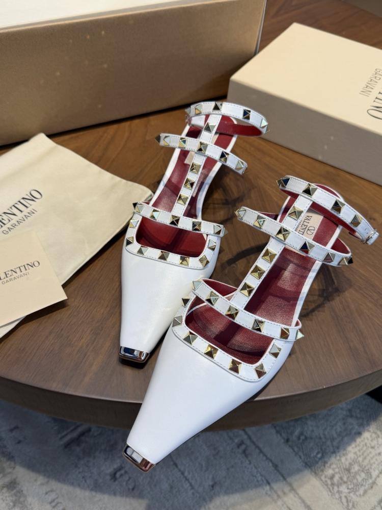 Rockstud pumps