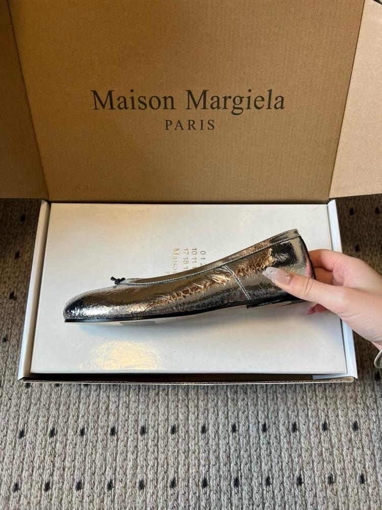 Tabi ballet flats