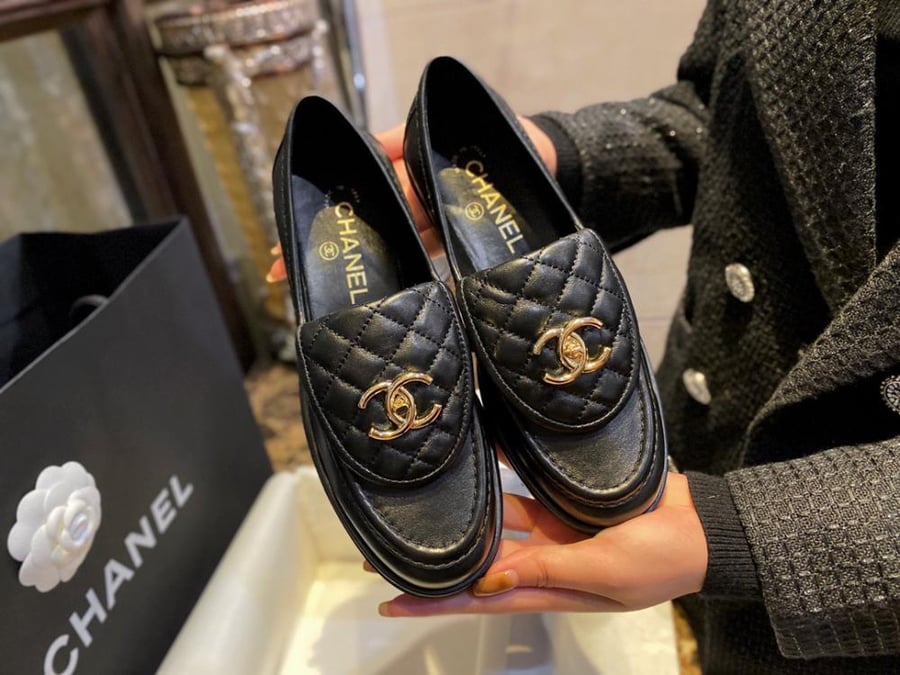 CHANEL BLACK TURNLOCK QUILTED LOAFERS