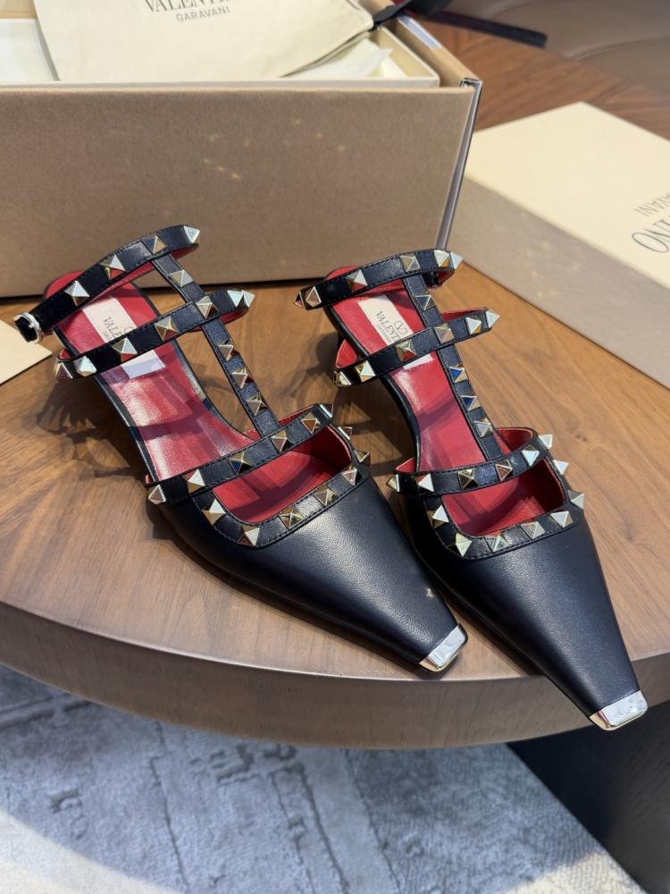 Rockstud pumps