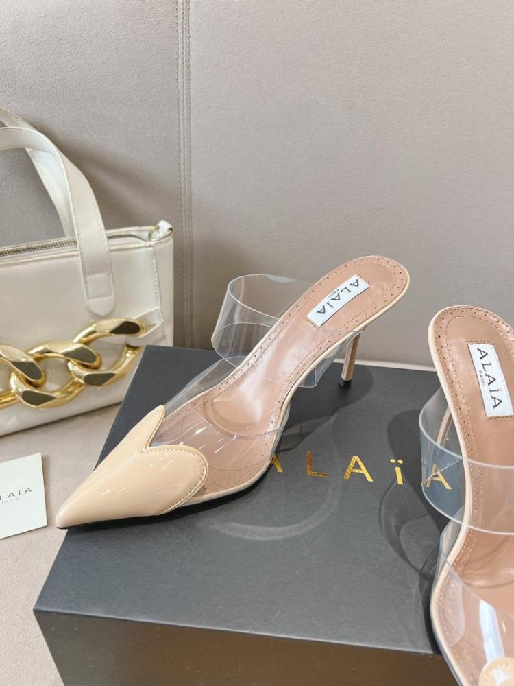 LE CŒUR SLINGBACKS IN PATENT LAMBSKIN