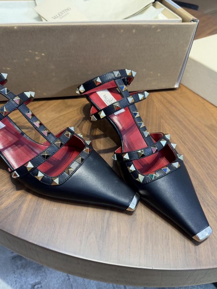 Rockstud pumps