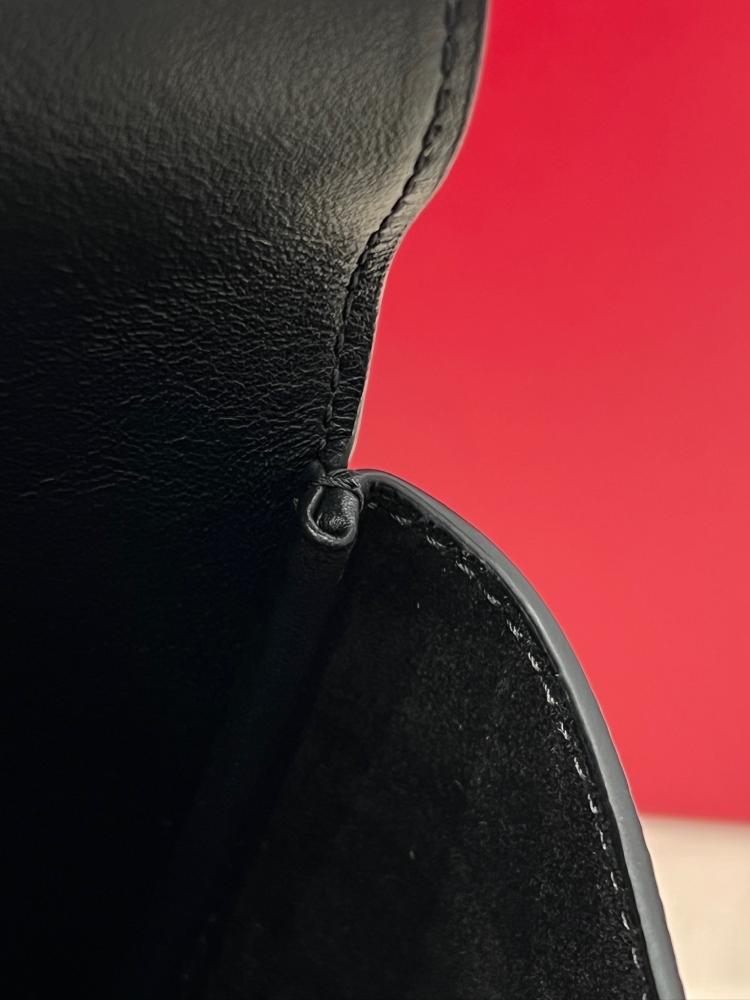 LE 5 À 7 SUPPLE SMALL IN GRAINED LEATHER